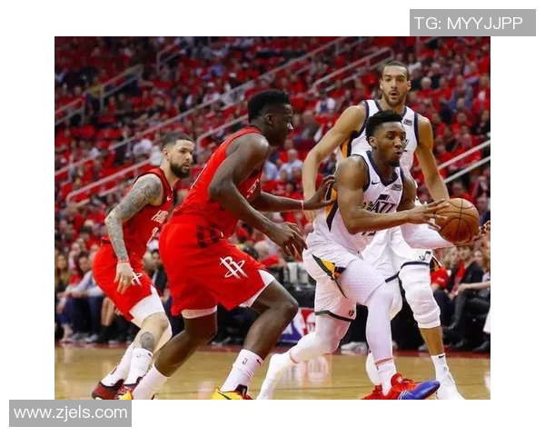 深圳篮球队战术解析：聚焦球队风格与比赛策略的深度探讨